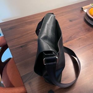 COACH Houston Messenger